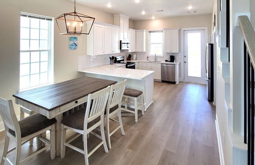 Galveston House | Modern 3BR Beach Bungalow | Sleeps 10 | Walk to Sand + Gulf Views | Unit 12