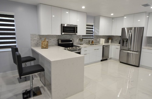 Highland Lakes House | ★ Modern 4/3 Miami House | 10 Min from the Beach ★