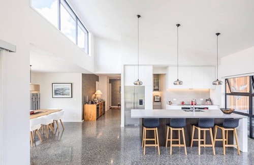 Kawarau Falls House | Modern 4 Bed 4 Bath home with spa and outdoor fireplace