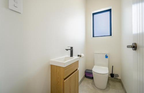 Glenfield House | Modern 4-Bedroom Home in Glenfield