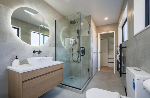 Glenfield House | Modern 4-Bedroom Home in Glenfield