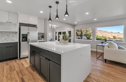 Overlook House | Modern 4 Bedrooms + 4 Baths Home + Game Room