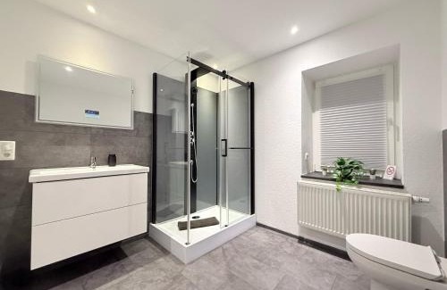 Floha Apartment | Modern 4 Zi Rooms Netflix, Wifi, Parken CasaLuna85