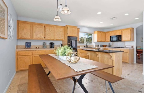 Yucca Valley House | ❤️Modern 4BR Joshua Tree House w/heated Pool!