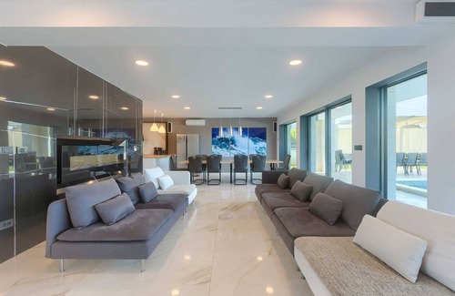 Premantura Villa | Modern 5-Br Villa for 10 with pool, sauna and jacuzzi close to beach