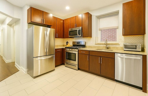 Wrigleyville Apartment | Modern 6BR House Steps to Wrigleyville