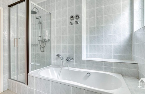 Saalfelder Hoehe Apartment | modern 85 m2 Apartment in lovingly newly renovated house EC