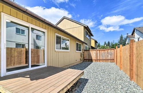 Abbott Loop House | Modern Anchorage Townhome 8 Mi to Downtown!