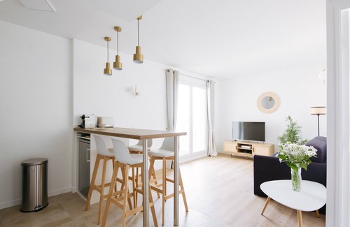 Parc-Nord Apartment | Modern and cosy apartment with a beautiful terrace and parking, Paris La Défense