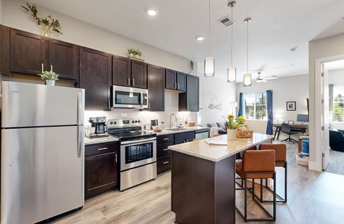 Golden Condo | Modern and Cozy ~ Near Downtown, Red Rocks, CSM ~ Denver 15 mins