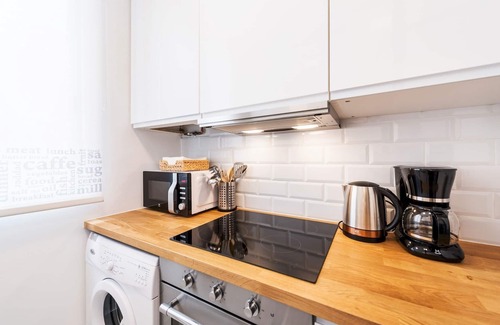 Jeronimos Apartment | Modern and Well Connected 2 bedroom Apartment. Atocha