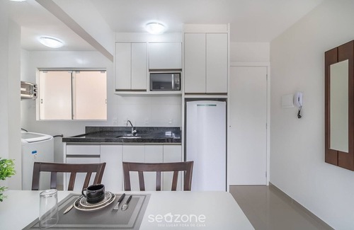 Pioneiros Apartment | Modern Apartment Near the BC Ferris Wheel Mbh0601