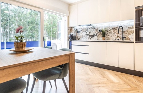 Linero Apartment | Modern Apartment with Stunning Terrace & Sea Views