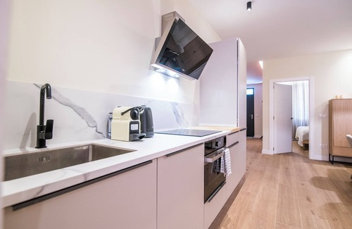 La Petxina Apartment | Modern apartment with terrace in the center