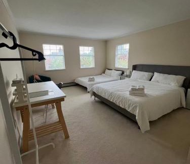 Arbutus Ridge House | Modern bedroom in Vancouver West