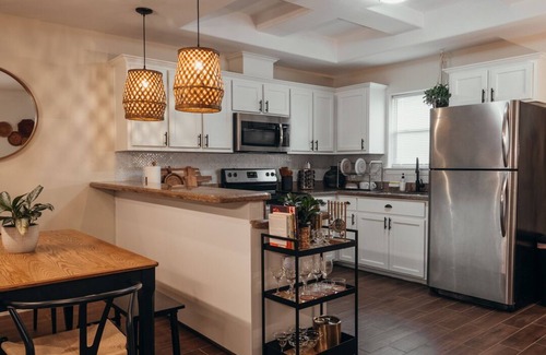 Edinburg Apartment | Modern Boho Style Apt- King bed! Near UTRG & DHR