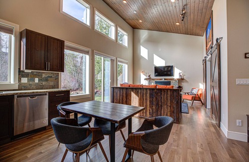 Brightwood Apartment | Modern Chalet Mt. Hood Village
