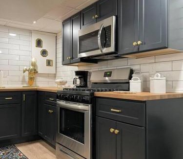 Pittsburgh Apartment | Modern & Chic XL Studio w EZ City Airport Access