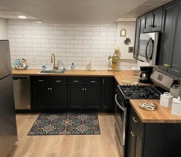 Pittsburgh Apartment | Modern & Chic XL Studio w EZ City Airport Access