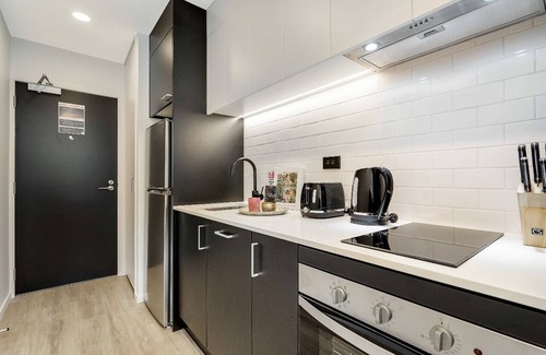 Newton Apartment | Modern City Studio