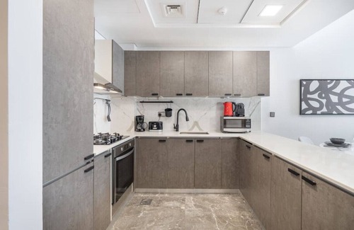 Jumeirah Village Circle Apartment | Modern Comfort in a Spacious Apartment - Suiteable