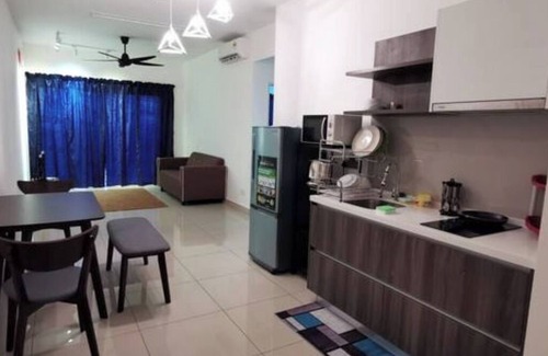 Kajang Condo | Modern condo (3) with air cond. and pool at bangi