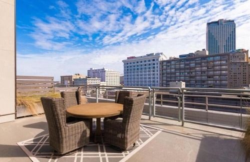 Central Business District Apartment | Modern Condo Walking Distance to Must-See Attractions of NOLA