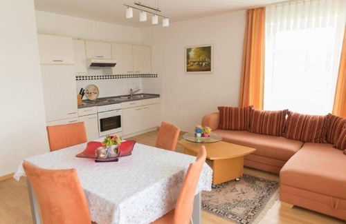 Neualbenreuth Apartment | Modern Eingerichtete Ferienwohnung mit Balkon und Küchenzeile