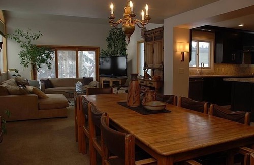 North Park City House | Modern elegance, 5 floors, perfect location