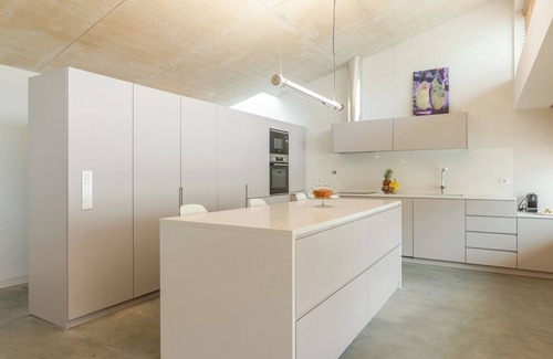 Aldoar Apartment | Modern Elegance w/Artistic Soul by HostWise