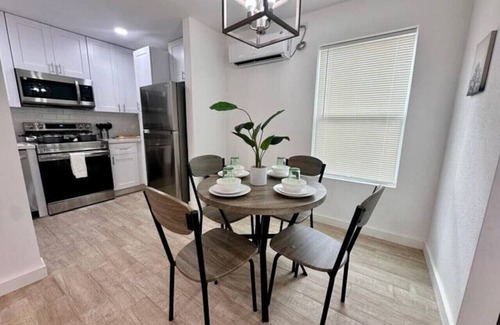 Neartown Apartment | Modern Escape, Downtown Houston’s Best Attractions