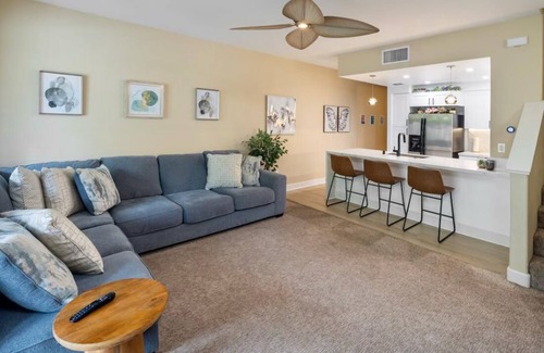 Kapolei House | Modern Family Beach Villa near shops and dining