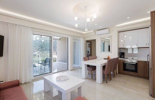 Vlichada Villa | Modern family villa w/private pool & bbq, close to Bali beach