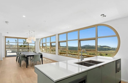 Denman Prospect Apartment | Modern , fresh, and energetic amenity fills the shared space on the Boulevard