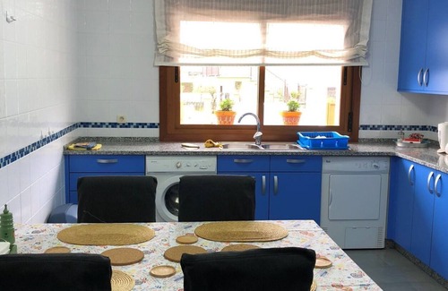 Tomino House | Modern Galician-style house with stunning views of vineyards and Portugal