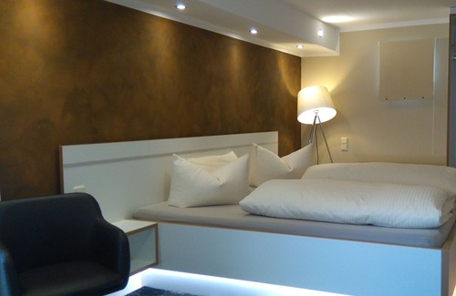 Hilpoltstein House | Modern guest room with private bathroom Sat-TV for 2 persons