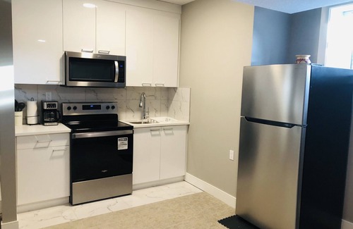 Southwest Edmonton House | Modern Guest Suite with Fully Private Entrance