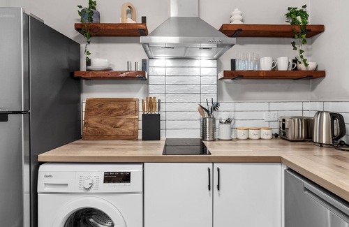 Bentleigh House | Modern guesthouse | Quiet, quaint & private | Peaceful courtyard | Pet friendly