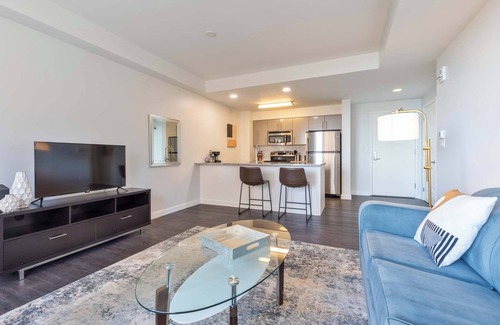 Seaport District Apartment | Modern Harbor Front Apartment