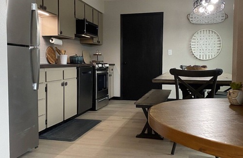 Rio Frio House | Modern Hill Country Stunner! Mountain Views, Super Close Frio River & Garner.