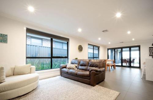Newstead Apartment | Modern Home for Large Groups or Families
