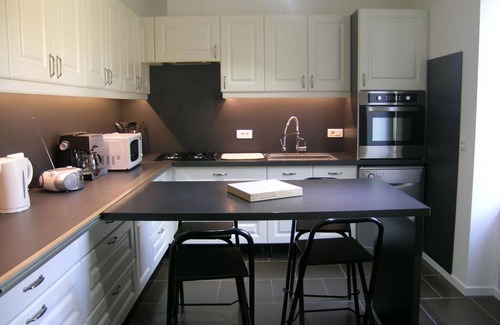 Urcay Cottage | Modern Home near River & Forest – Fireplace, Large Garden, Pet-Friendly, WiFi