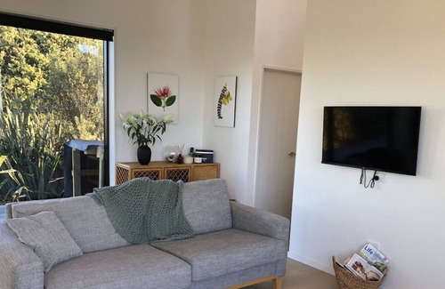 Cape Foulwind House | Modern house with spectacular sea view of Tauranga Bay