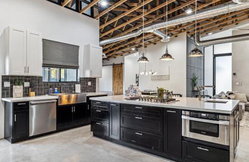 Hy-view House | Modern Industrial-Near Old Town