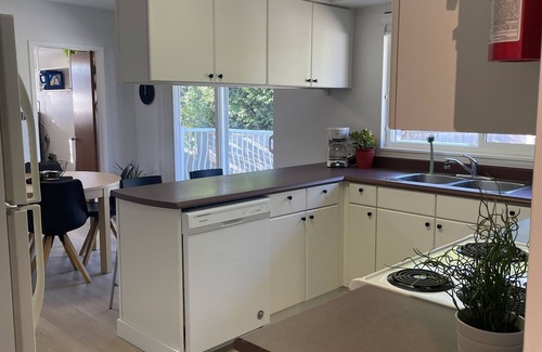 Ladner House | Modern King Bedroom House