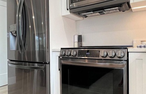 Pinehouse Condo | Modern Lakefront Retreat with a Sauna & Scenic Views