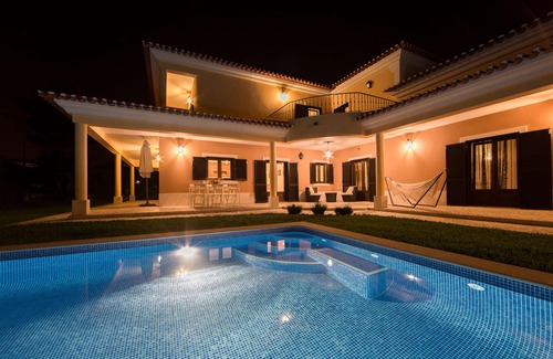 Sao Simao Villa | Modern, large and beautiful villa with pool/garden in Azeitão south of Lisbon.