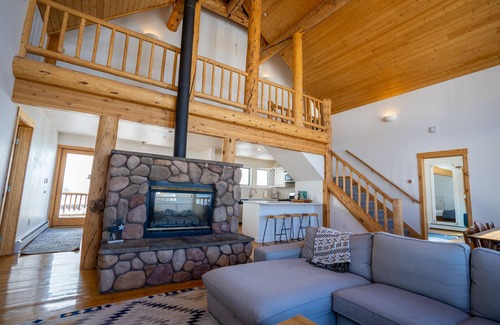 Crested Butte House | Modern Lodge - 6 bedrooms, Hot Tub, 2 living rooms, Ski in Ski out, Epic Views