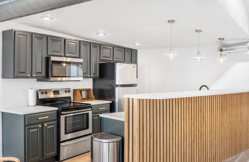 Springfield Apartment | Modern Loft Apartment with Office Space