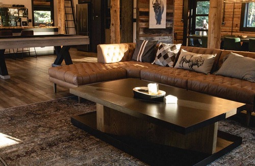 Whitefish Cabin | Modern Log Cabin: Mountain Views on 15 acres, Starlink wifi, pool table, firepit